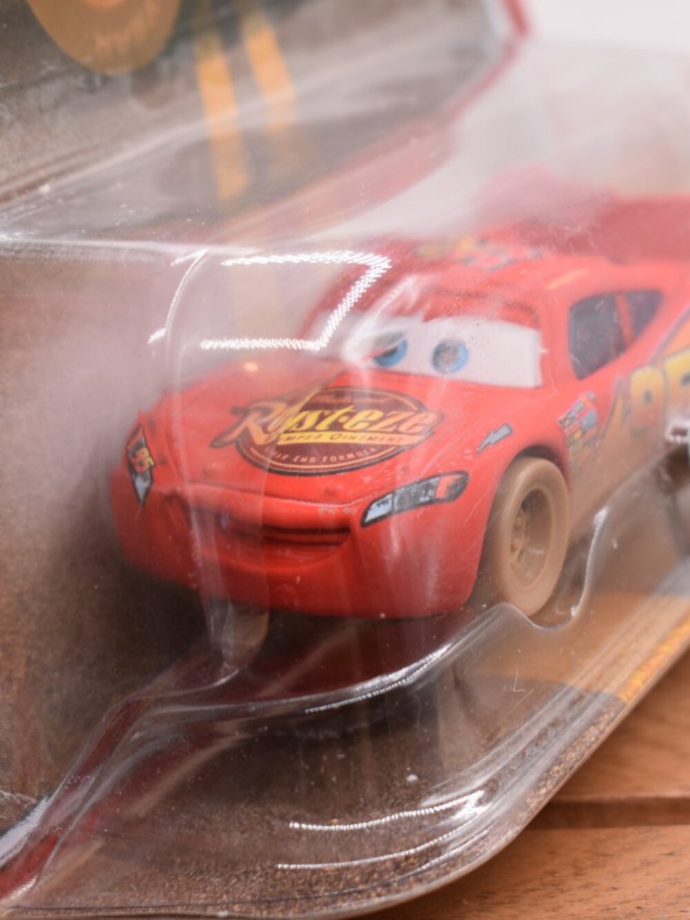 Disney Pixar THE WORLD OF CARS 2007 Series 03 Dirt Track McQueen Rayo Flash - Picture 4 of 7